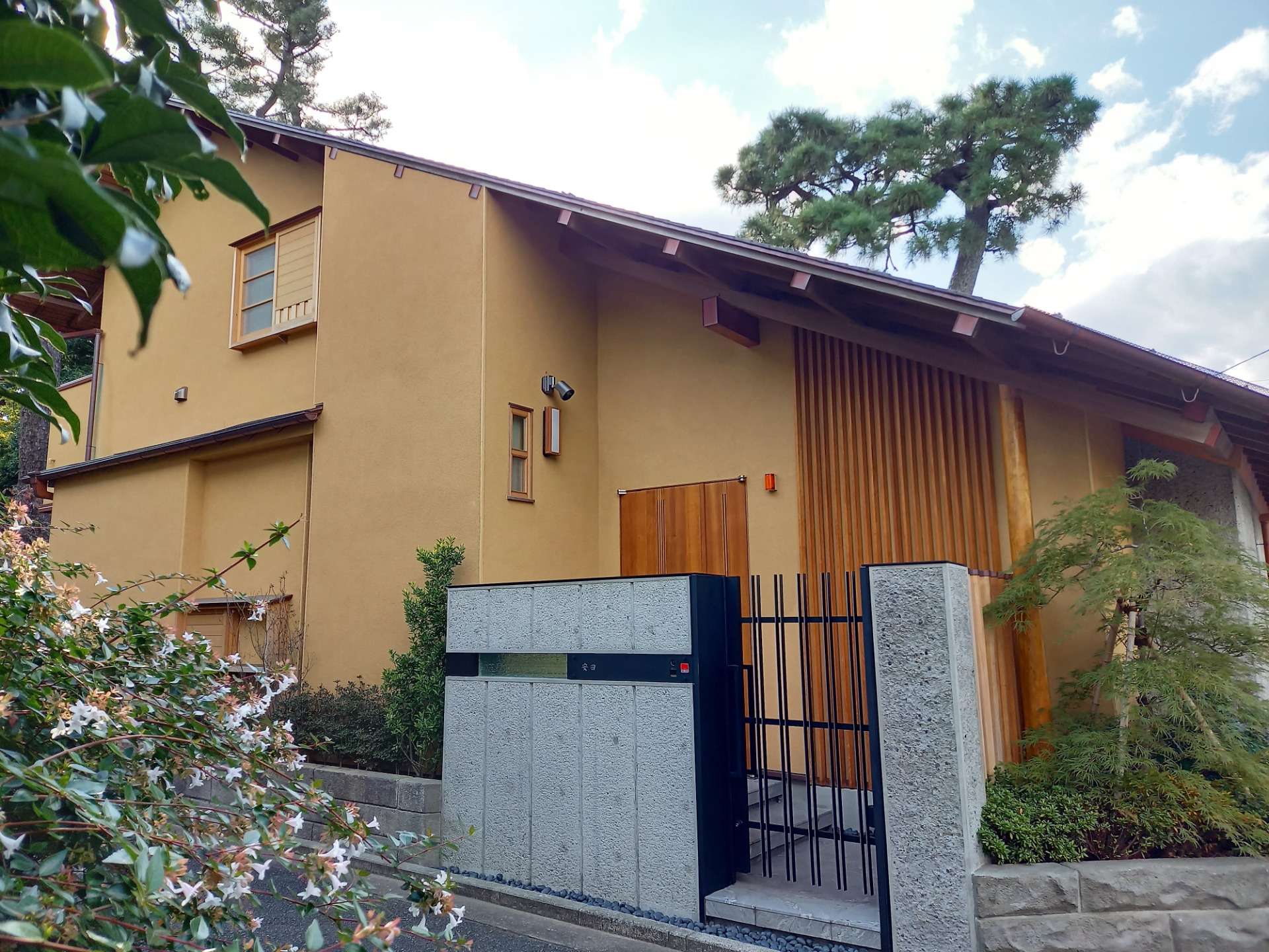 東京 三鷹市のモダン和風住宅 こだわりの建具納品